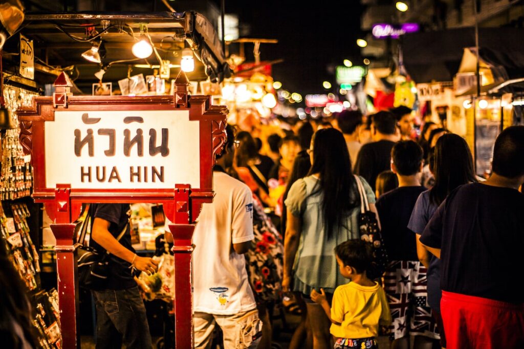 HUA HIN NIGHT MARKET ตลาดโต้รุ่งหัวหิน : THE BEST AMAZING FOOD MARKET 10/10 hua hin night market min
