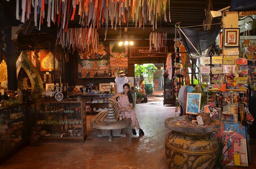 หมู่บ้านศิลปิน หัวหิน (Hua Hin Artist Village) one of the art gallery