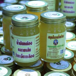 น้ำมันหม่องคลายเส้ยว่านเอ็นเหลือง