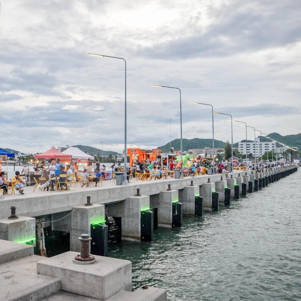 HUA HIN FISHING PIER สะพานปลา หัวหิน : LOCAL SEAFOOD & SUNSET VIEWPOINT xr:d:daftuz9o134:47,j:5723351467452068812,t:23090806