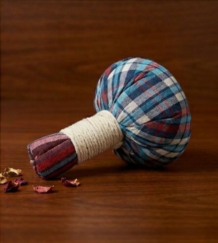 ลูกประคบสมุนไพร (herbal compress ball) ลูกประคบสมุนไพร (herbal compress ball)