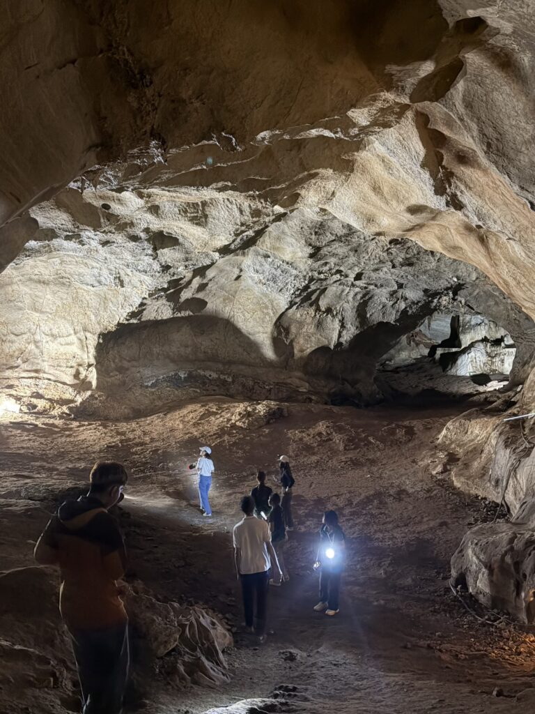 THAM LAPLAE CAVE ถ้ำลับแล : MYSTERIOUS CAVE SURROUNDED BY NATURE s 9338889 0