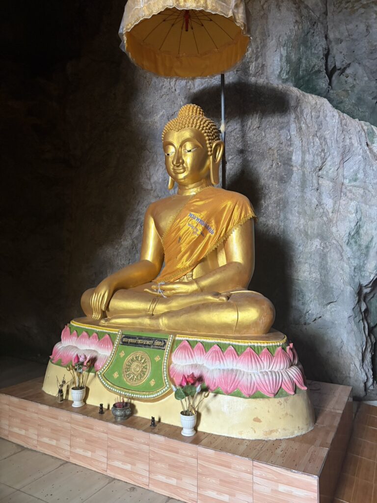 WAT NONG PHLAP วัดหนองพลับ : PEACEFUL LOCAL TEMPLE & COMMUNITY CENTER s 9338898 0