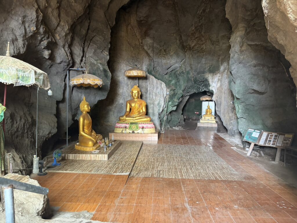 WAT NONG PHLAP วัดหนองพลับ : PEACEFUL LOCAL TEMPLE & COMMUNITY CENTER s 9338899 0